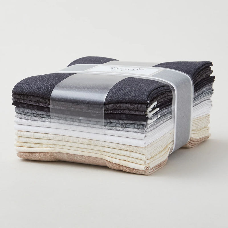 Wilmington Essentials Tuxedo Fat Quarter Gems