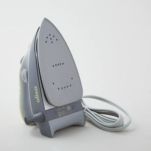 Oliso® M3PRO Mini Project Iron with Trivet - Pistachio